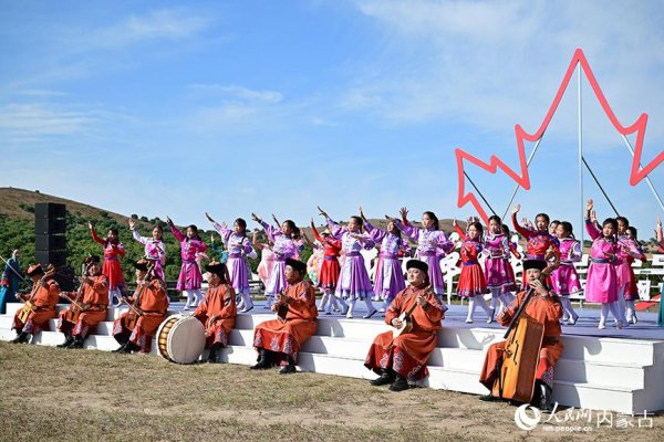 星火牛 秋日之约！2025兴安盟五角枫文化旅游季启幕