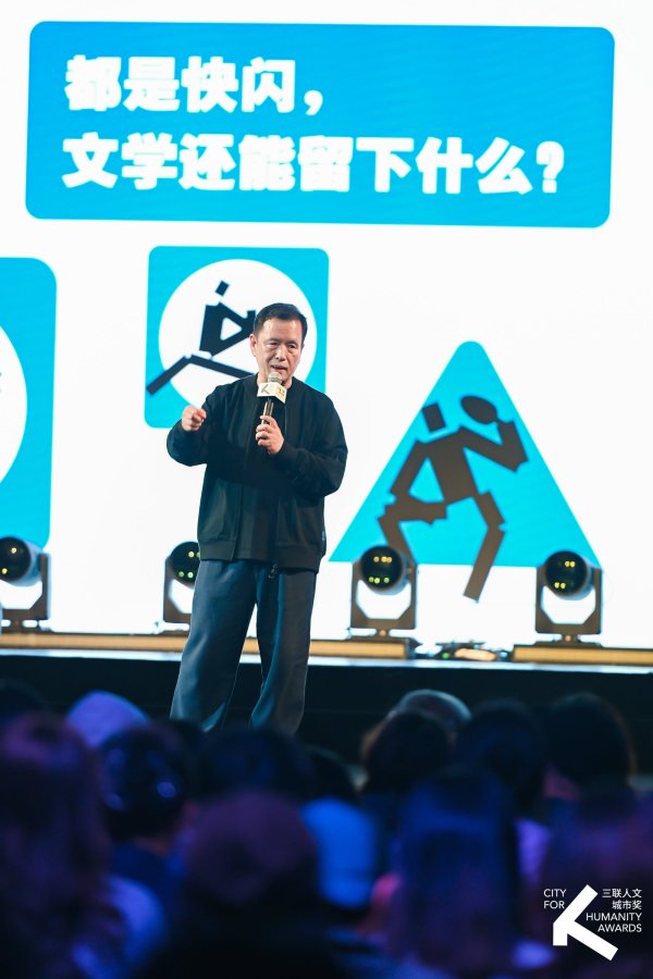 千宏财富 李敬泽：当城市从“远方”变为“此地”，文学如何重构人与城的关系？